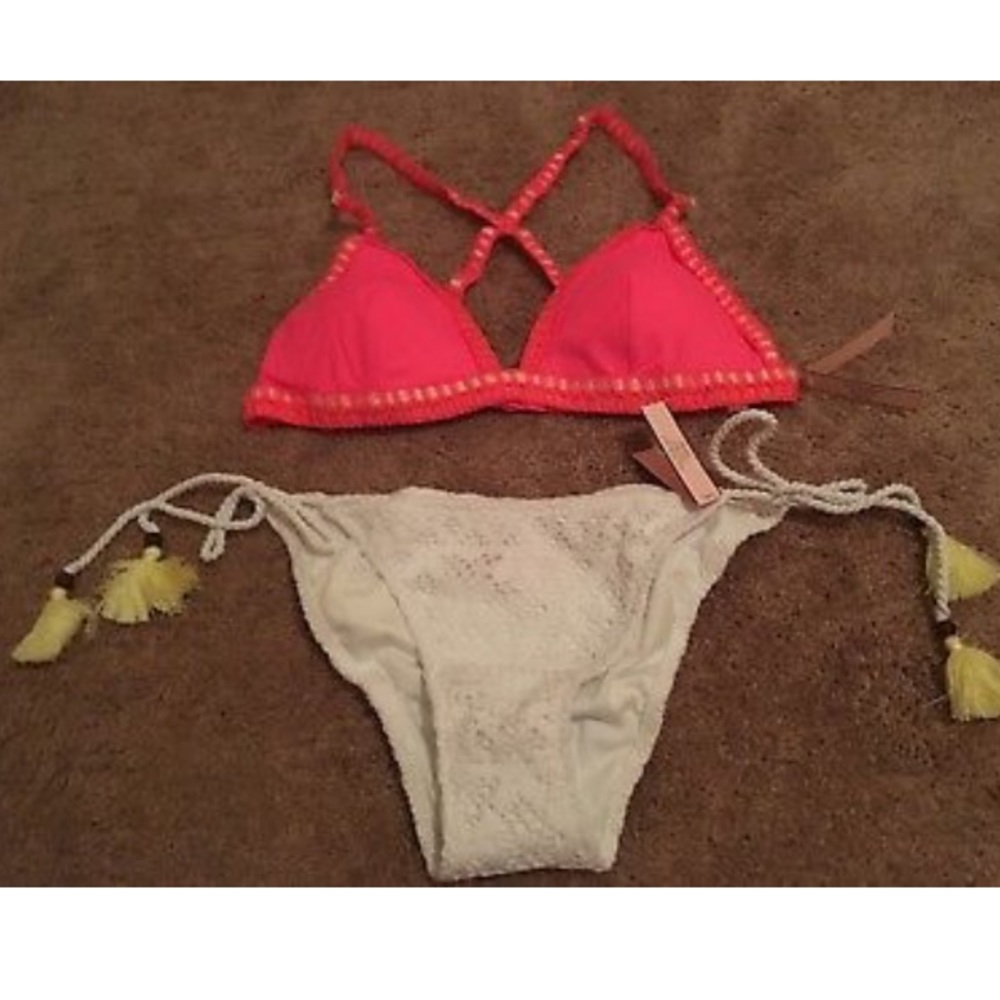 VICTORIAS SECRET SWIM SET/ M BOTTOM AND LG TOP